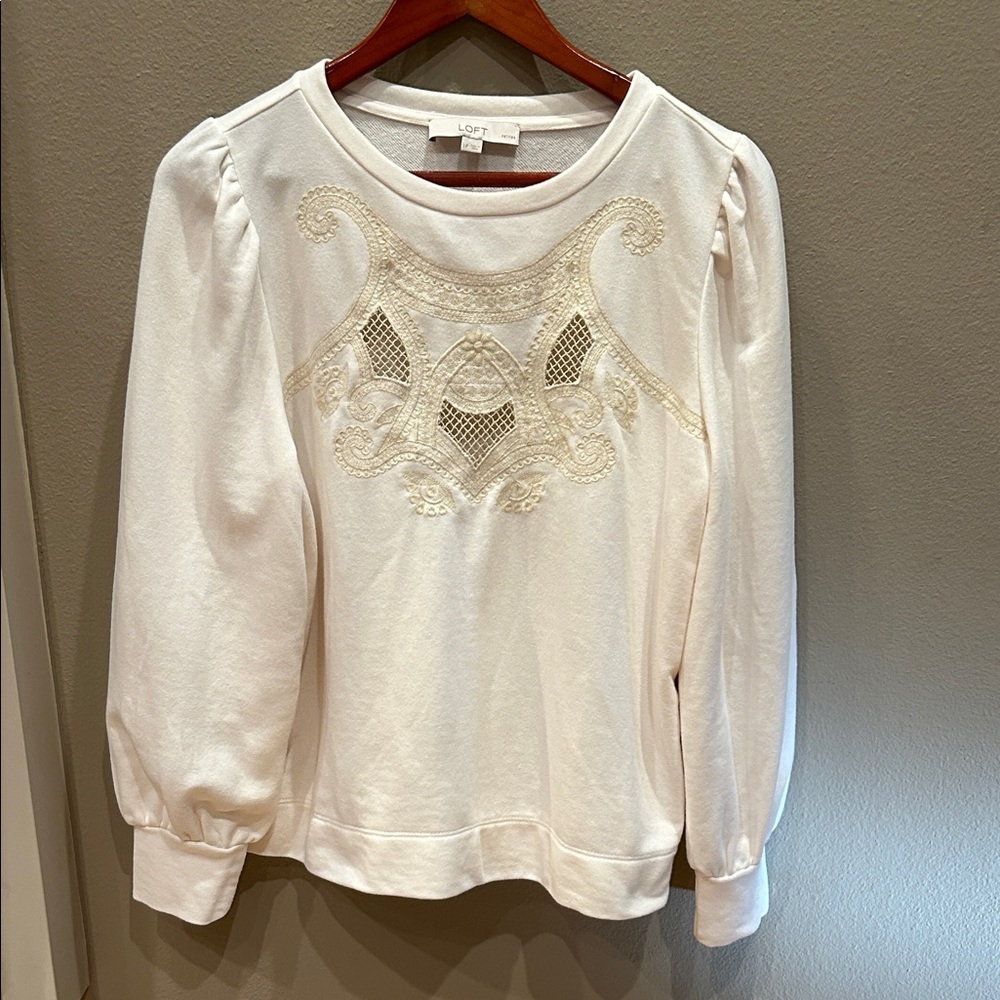 LOFT Women's Cream Embroidered pullover top.  Large Petite